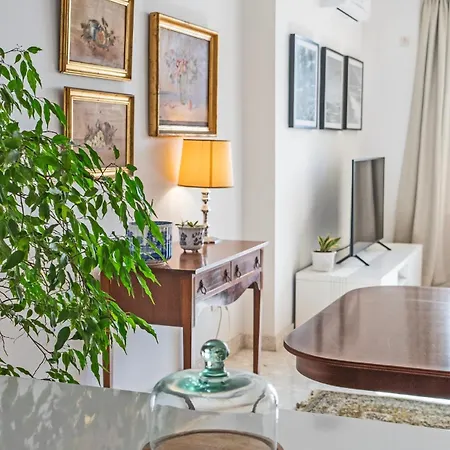 Spacious 3-bedroom With Balconies-central