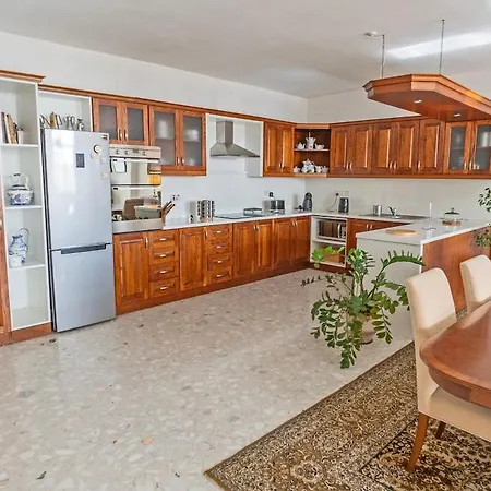 Spacious 3-bedroom With Balconies-central *