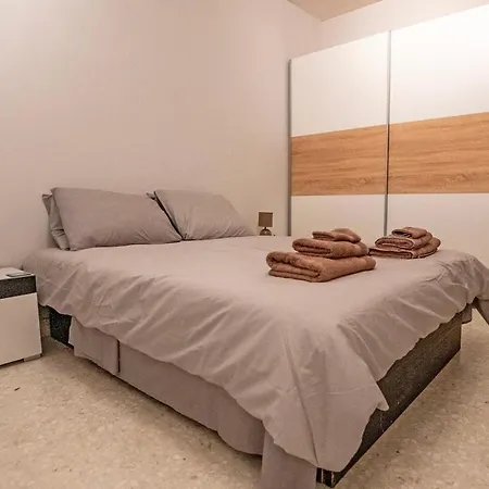 Spacious 3-bedroom With Balconies-central Sliema