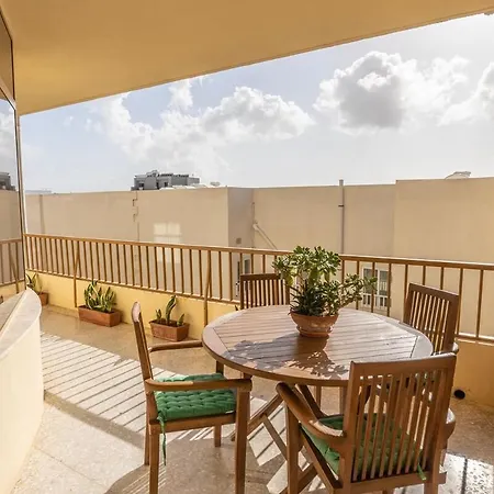 Spacious 3-bedroom With Balconies-central Apartment