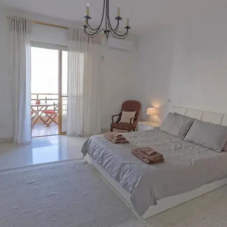 Διαμέρισμα Spacious 3-bedroom With Balconies-central