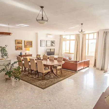 Apartment Spacious 3-bedroom With Balconies-central *