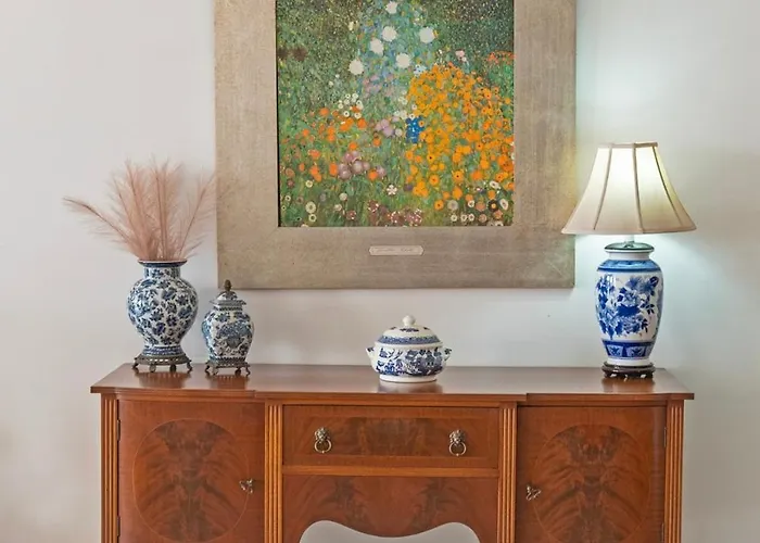 Apartment Spacious 3-bedroom With Balconies-central