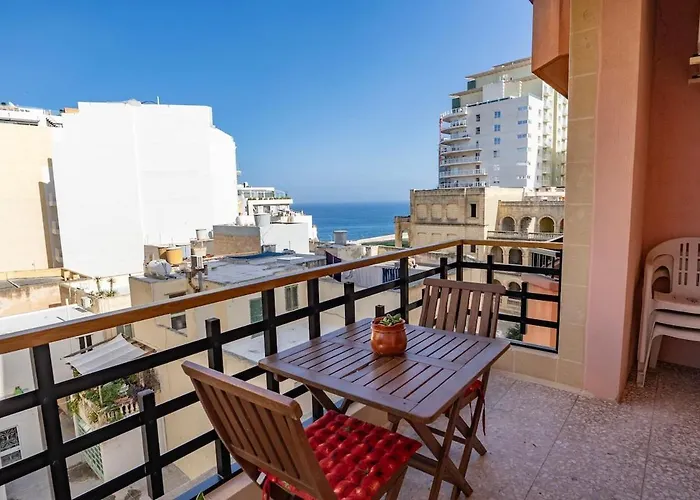 Spacious 3-bedroom With Balconies-central Apartment