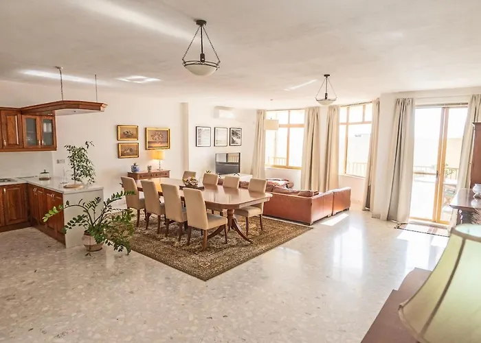 Apartament Spacious 3-bedroom With Balconies-central *