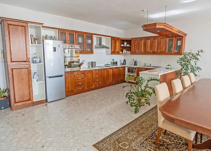 Spacious 3-bedroom With Balconies-central *